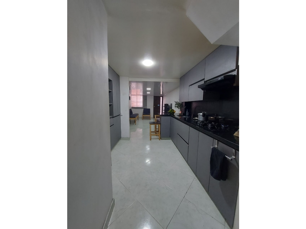 EN VENTA CASA EN BUENOS AIRES. MEDELLIN DE 3 NIVELES — foto 2