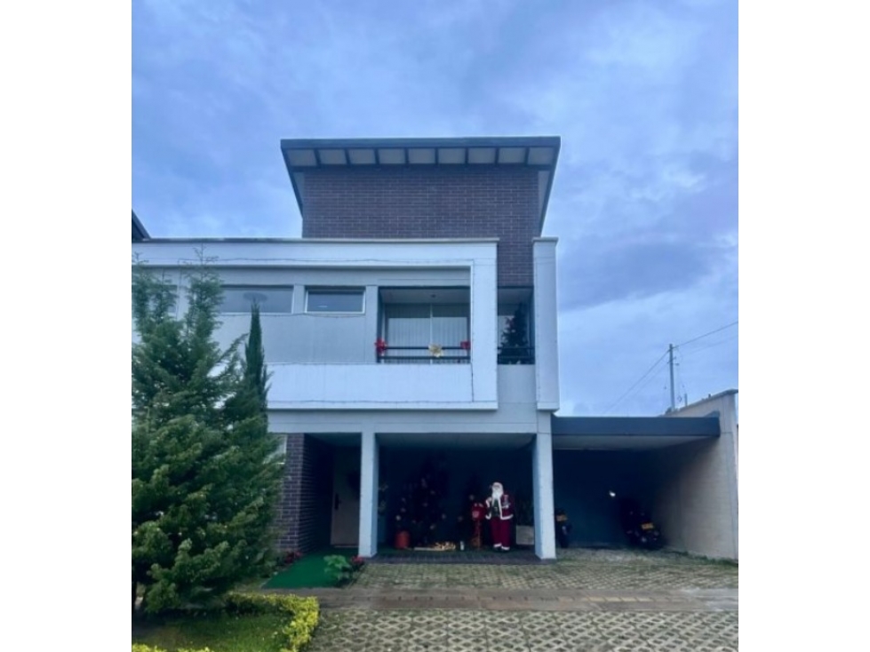 EN VENTA CASA EN RIONEGRO, ANTIOQUIA PISO 1