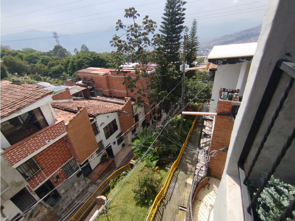CASA DE 3 PISOS EN VENTA EN QUINTA LINDA MEDELLÍN