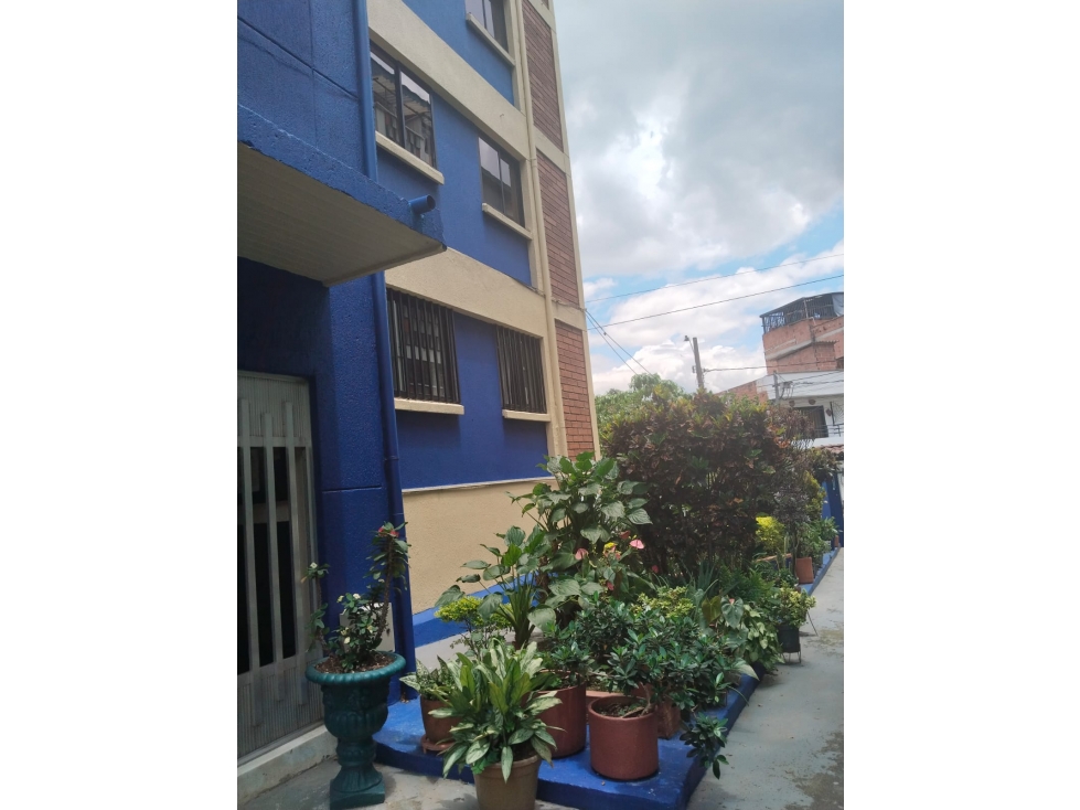 EN VENTA APARTAMENTO EN MANRIQUE, MEDELLIN PISO 5 — foto 2