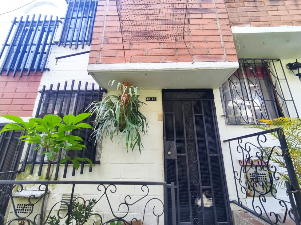 CASA EN VENTA UNIFAMILAR QUINTA LINDA, MEDELLIN PISO 1