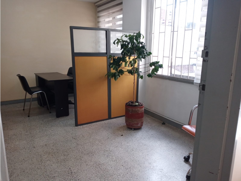 OFICINA EN VENTA CENTRO MEDELLIN PISO 5 - 4