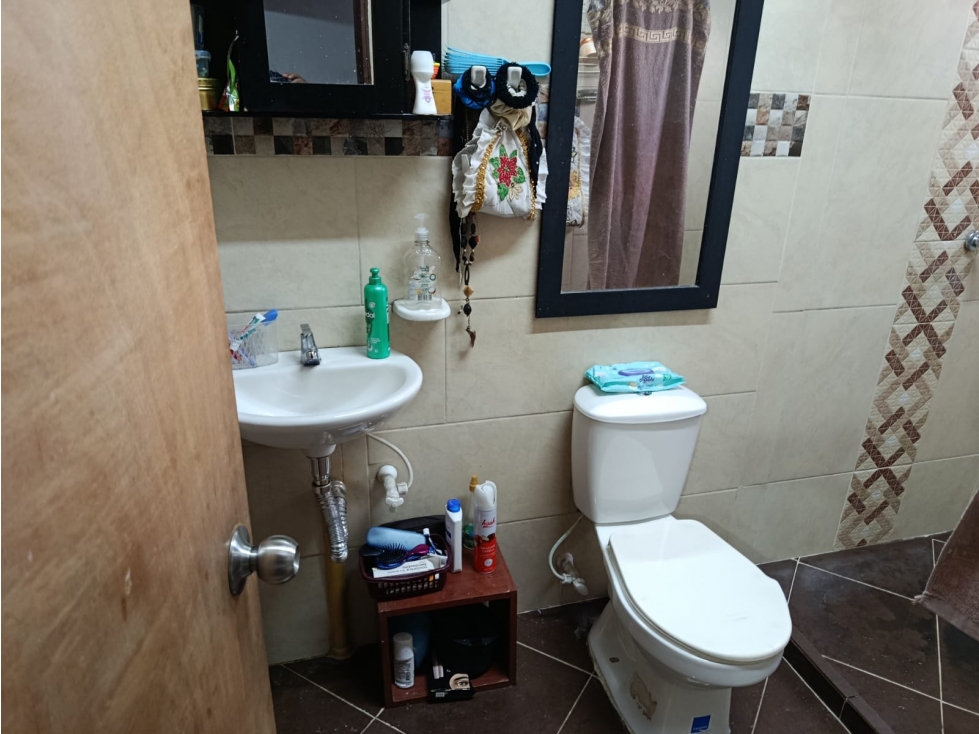 EN VENTA CASA UNIFAMILIAR EN BUENOS AIRES, MEDELLIN PISO 2 Y 3 — foto 4