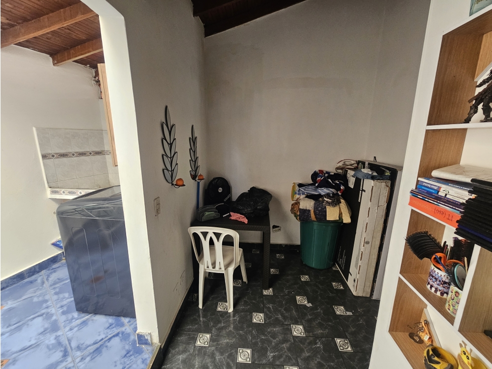 CASA EN VENTA EN BUENOS AIRES MEDELLIN TRES NIVELES — foto 5