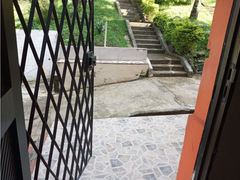 VENTA DE CASA EN LA VILLA HERMOSA, MEDELLIN PISO 1 — foto 2