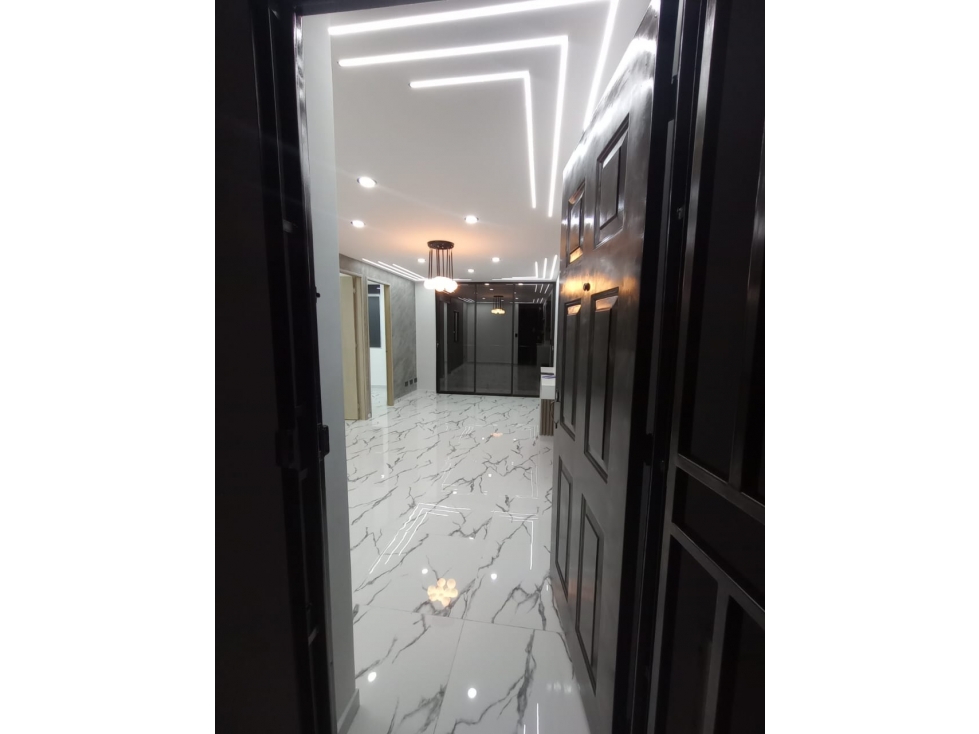 EN VENTA APARTAMENTO EN LA AURORA, MEDELLIN PISO 5