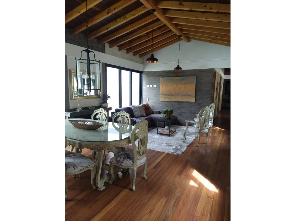 CASA EN VENTA UBICADA EN LOMA DEL ESCOBERO