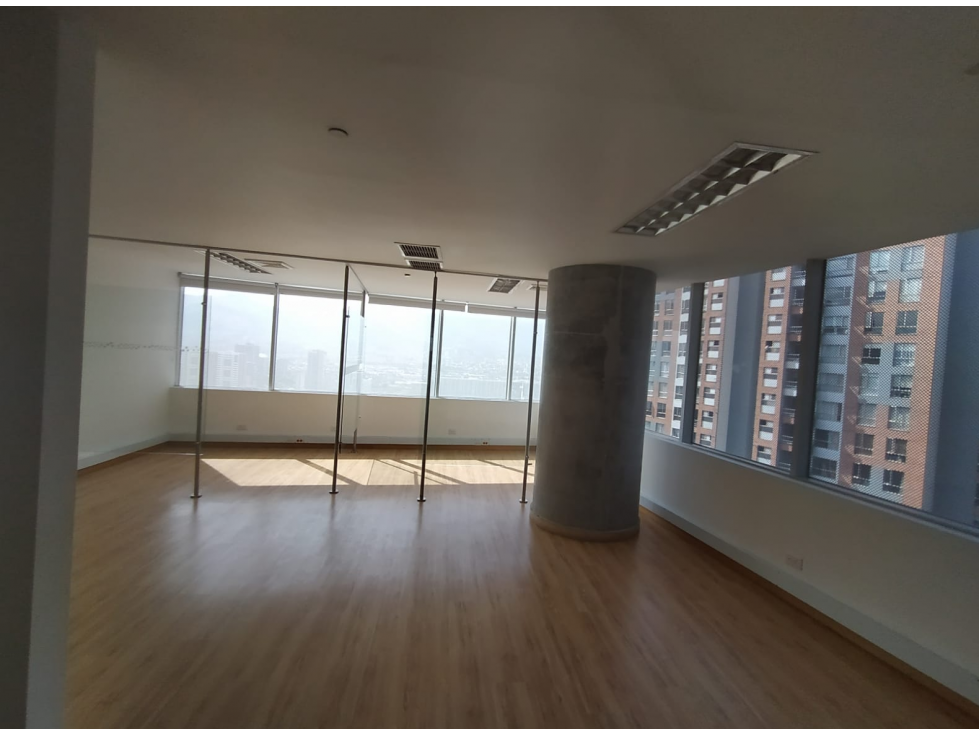 OFICINA EN ARRIENDO SECTOR LOMA DE SAN JULIAN - POBLADO