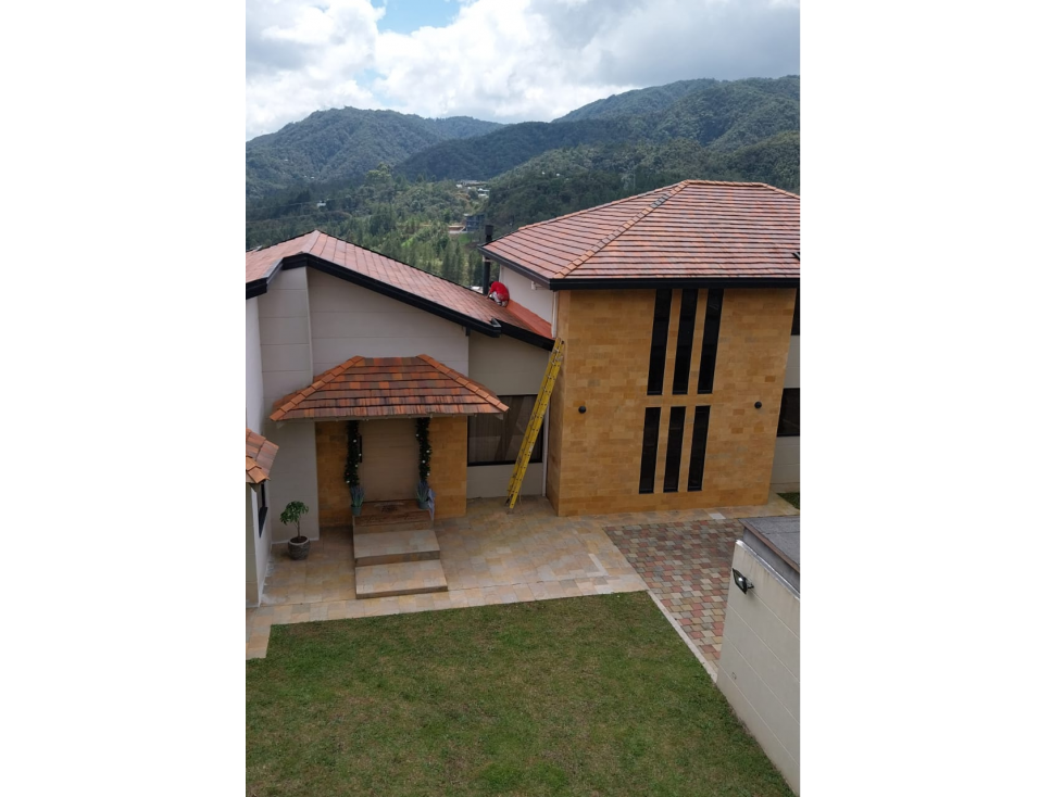 CASA EN VENTA SECTOR EL ESCOBERO - ENVIGADO