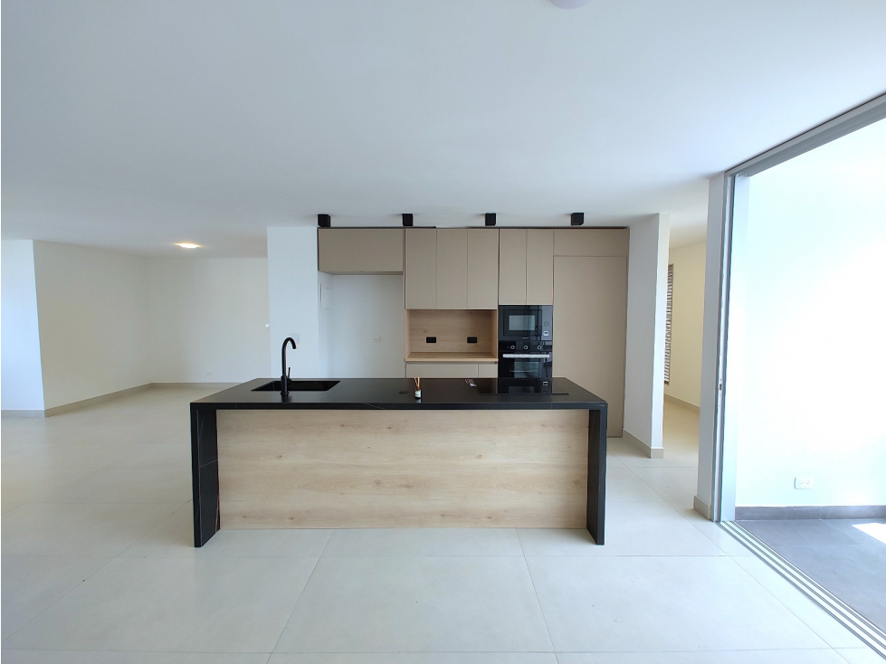 APARTAMENTO EN ARRIENDO SECTOR DE CASTROPOL - POBLADO — foto 2