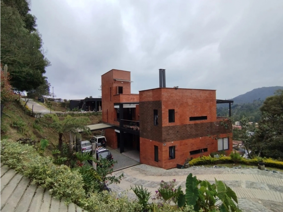 CASA EN VENTA SECTOR ALTOS DEL ESCOBERO - ENVIGADO