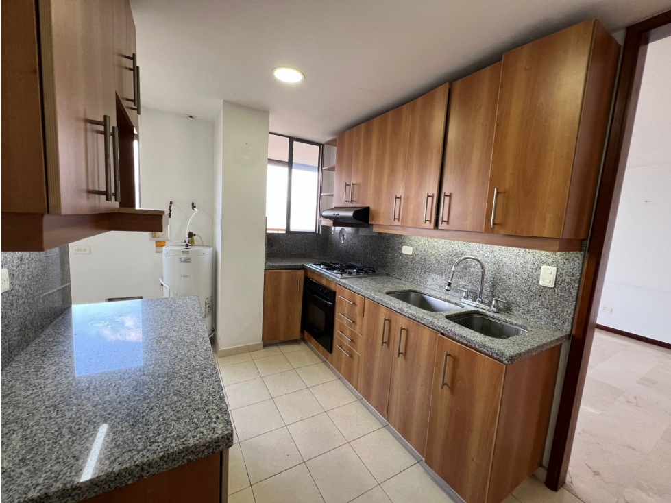 APARTAMENTO EN ARRIENDO SECTOR EL TESORO - POBLADO — foto 2