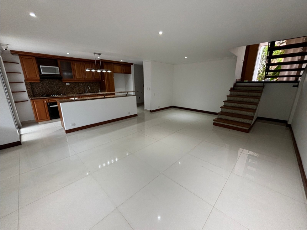 CASA EN ARRIENDO SECTOR DE ALTOS DEL POBLADO - POBLADO