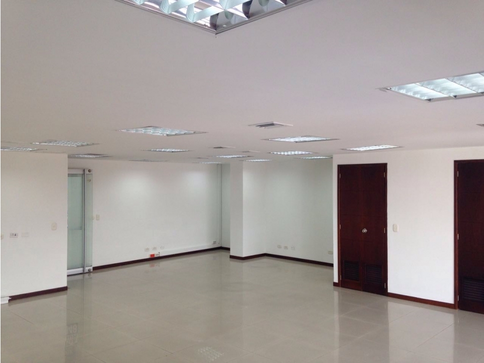 OFICINA EN VENTA SECTOR LAURELES