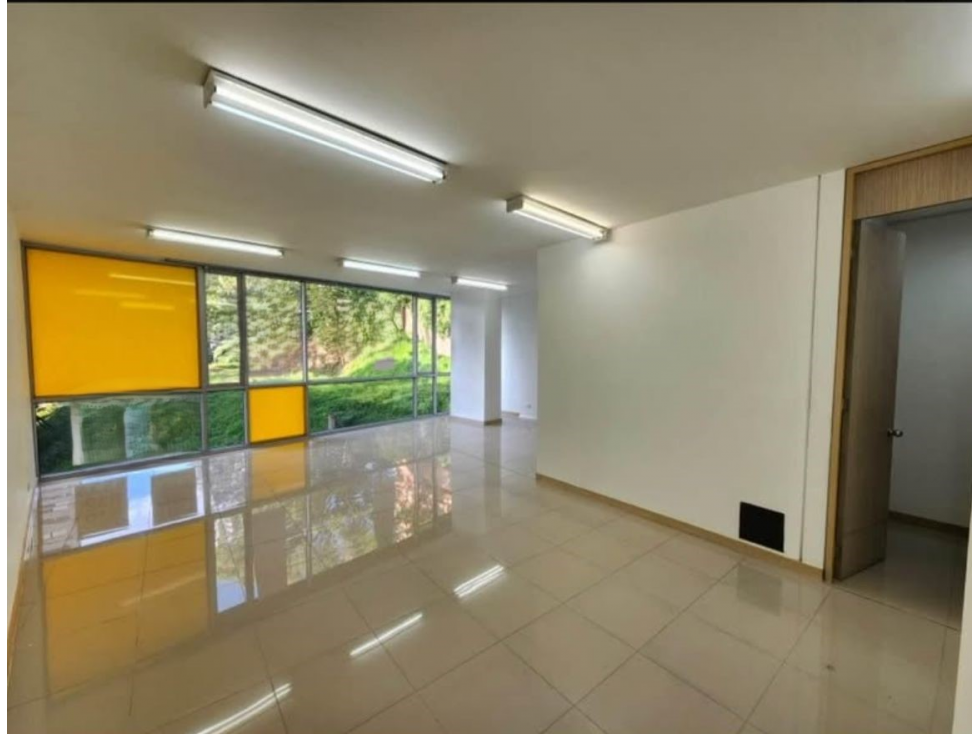 OFICINA EN ARRIENDO Y/OVENTA EN SECTOR CASTROPOL - POBLADO