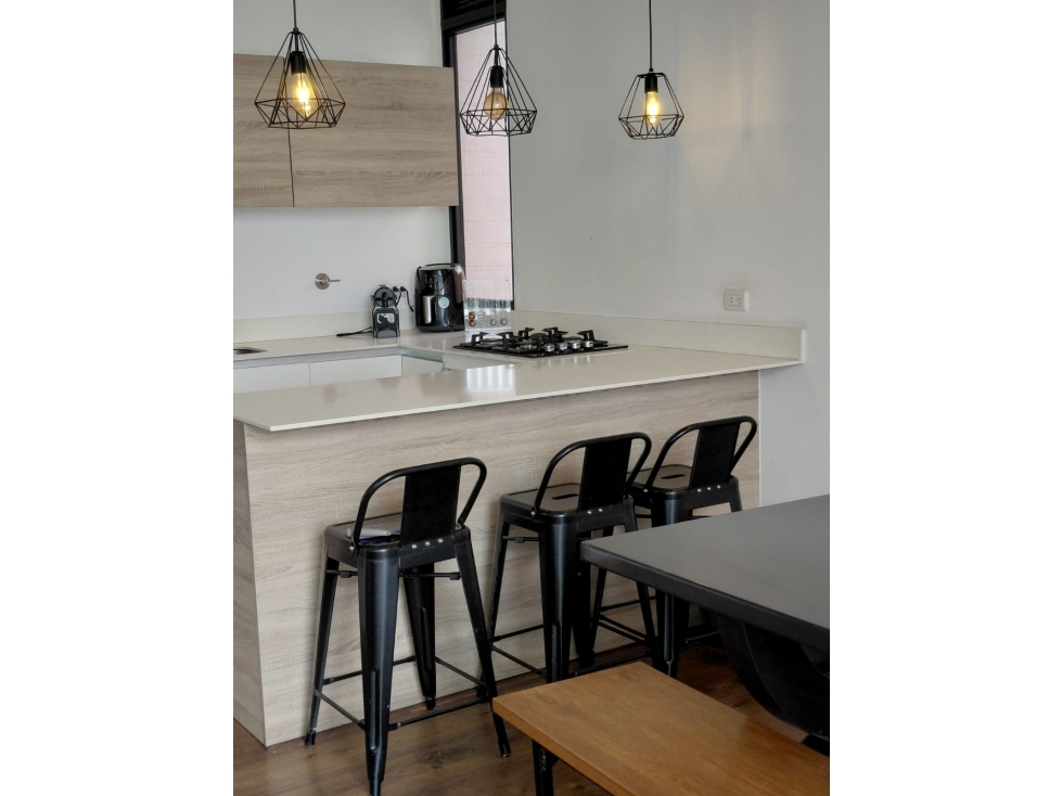 APARTA ESTUDIO EN ARRIENDO SECTOR DE SAN LUCAS - POBLADO — foto 2
