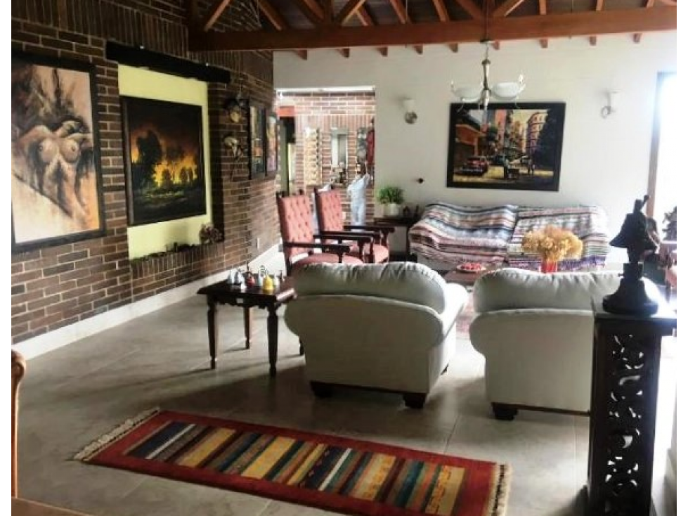 CASA EN VENTA EN EL SECTOR DEL ESCOBERO - ENVIGADO