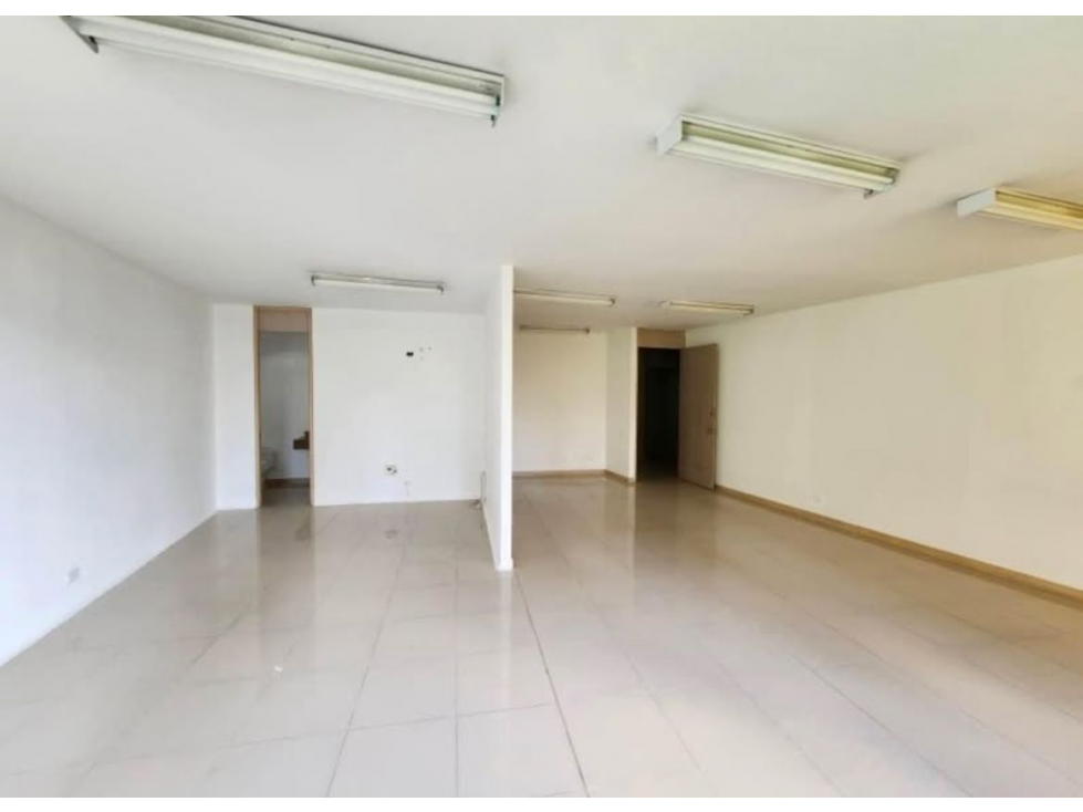 OFICINA EN ARRIENDO Y/OVENTA EN SECTOR CASTROPOL - POBLADO — foto 4