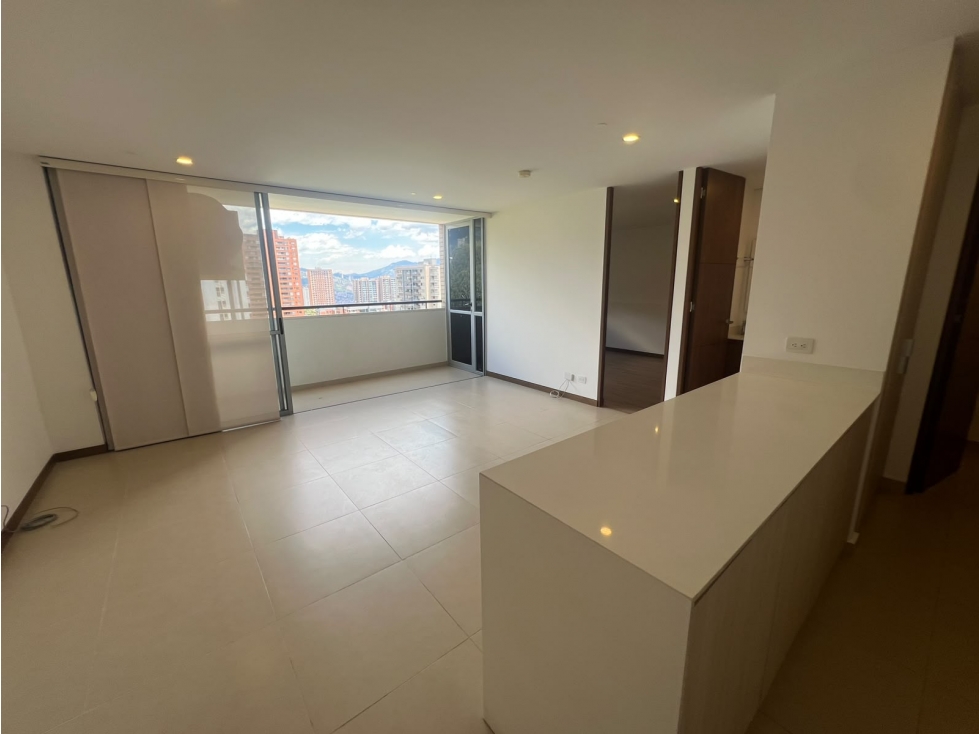 APARTA ESTUDIO EN ARRIENDO SECTOR LOS GONZALEZ - POBLADO — foto 2