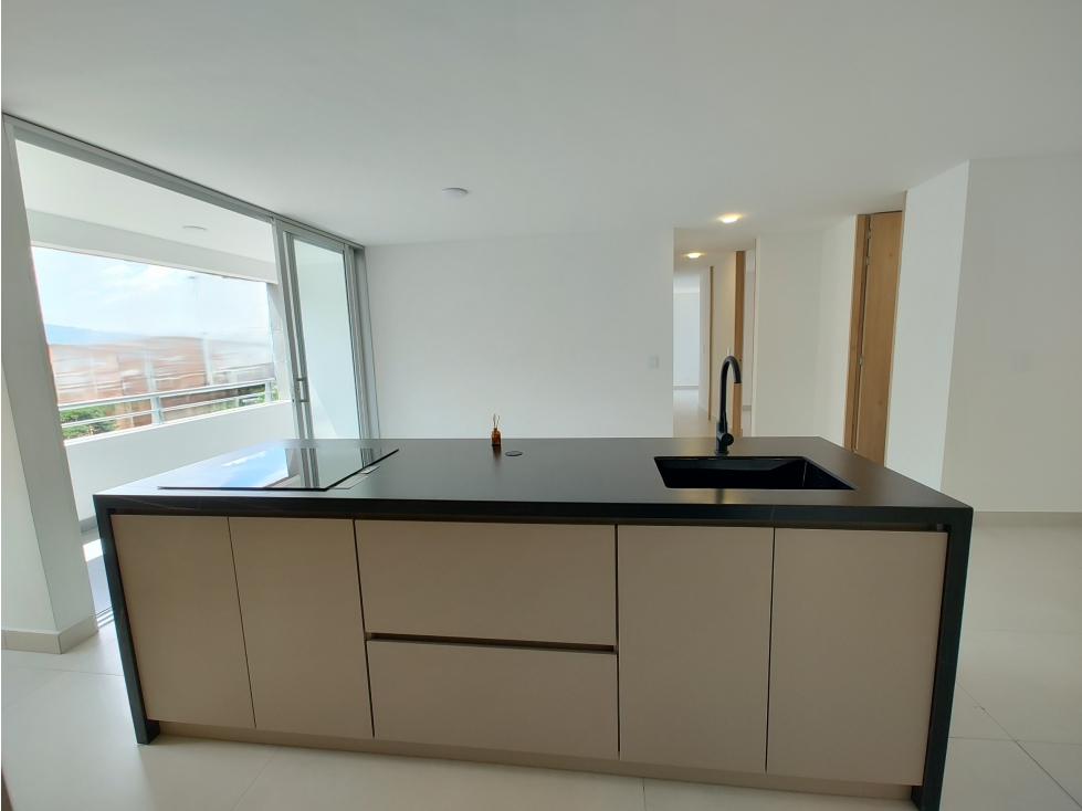 APARTAMENTO EN ARRIENDO SECTOR DE CASTROPOL - POBLADO — foto 4