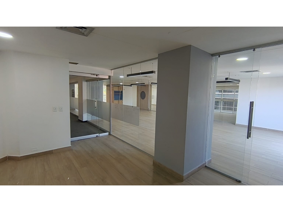 OFICINA EN ARRIENDO SECTOR CAMPESTRE - POBLADO — foto 3
