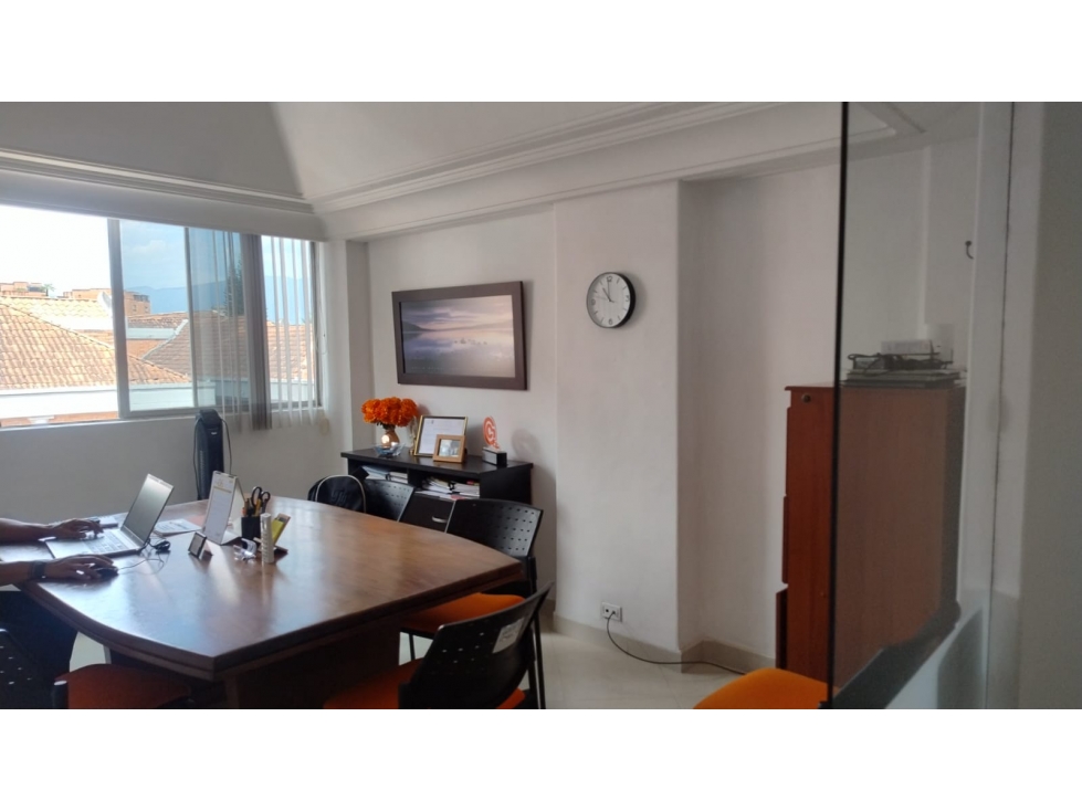 OFICINA EN VENTA SECTOR DE MILLA DE ORO - POBLADO - 4