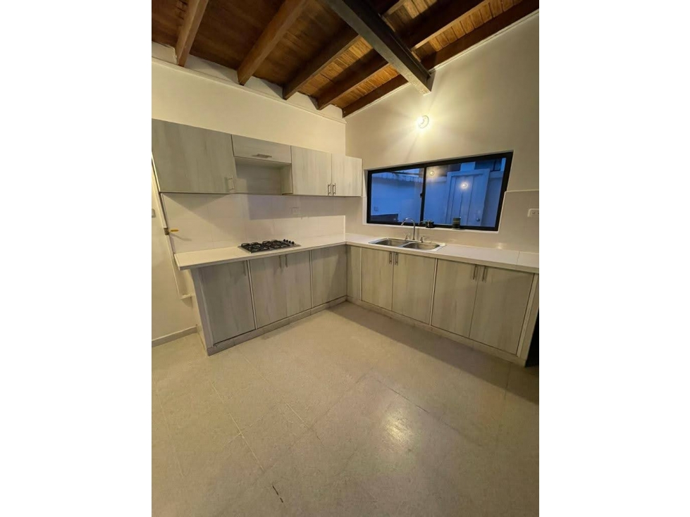 CASA EN ARRIENDO SECTOR LAURELES - NUTIBARA