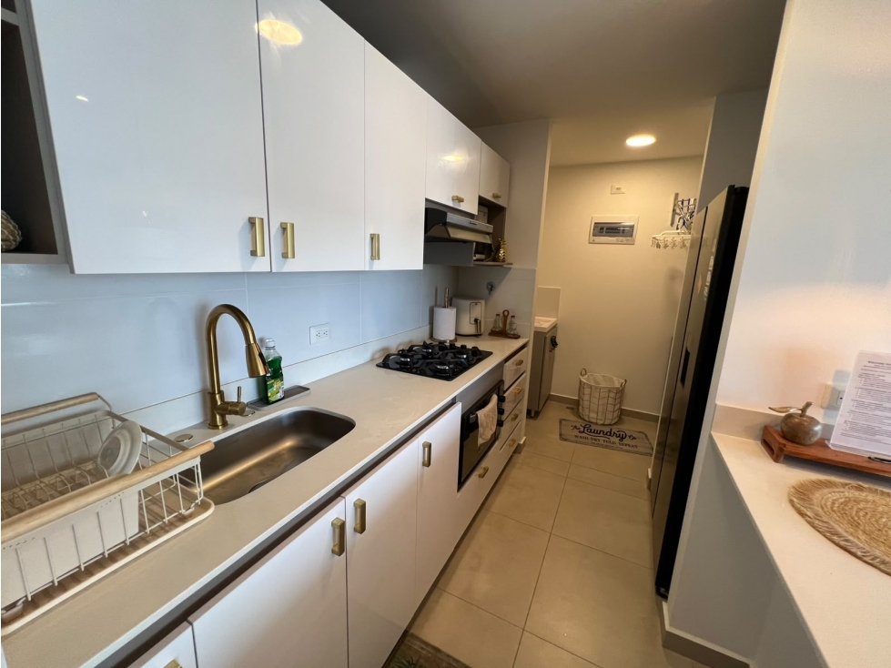 APARTAMENTO AMOBLADO EN ARRIENDO SECTOR CASTROPOL- POBLADO — foto 4