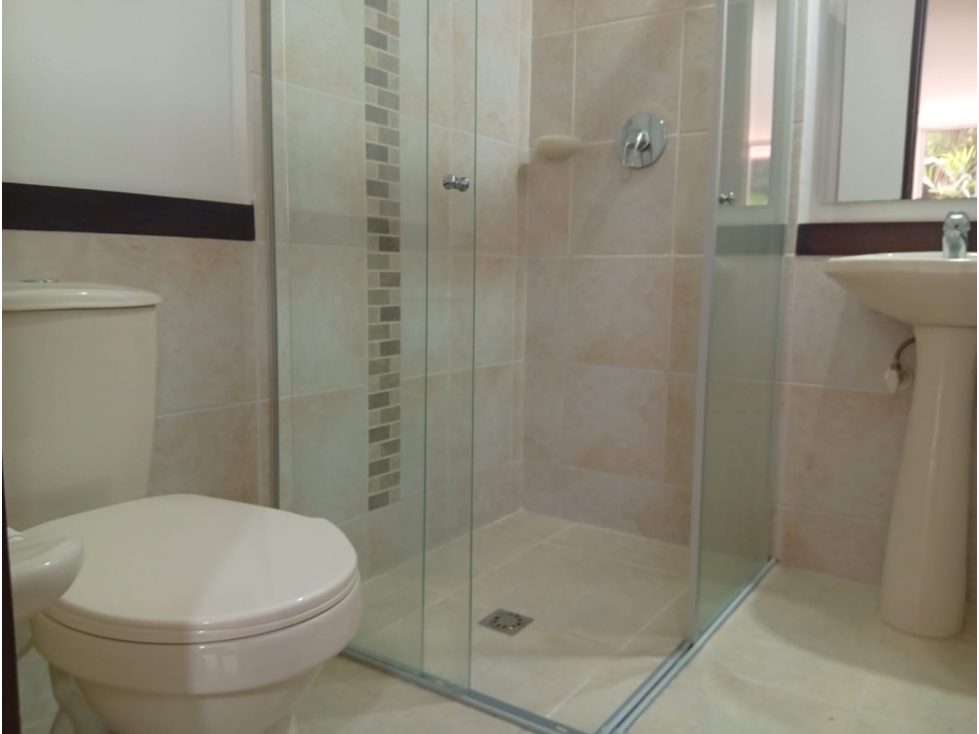 APARTAMENTO EN ARRIENDO SECTOR CASTROPOL - POBLADO - 6
