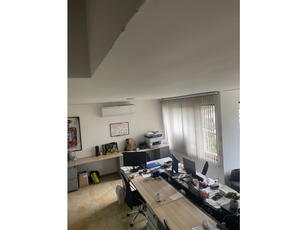 OFICINA EN ARRIENDO SECTOR AGUACATALA - POBLADO