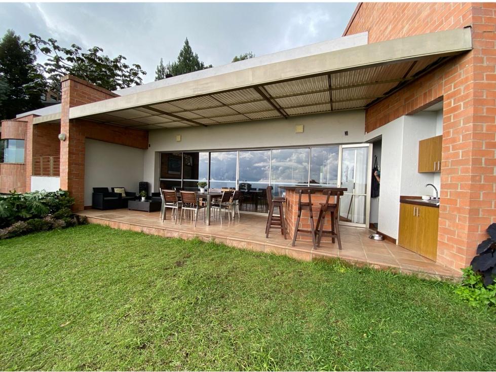 Casa amoblada en arriendo en Envigado