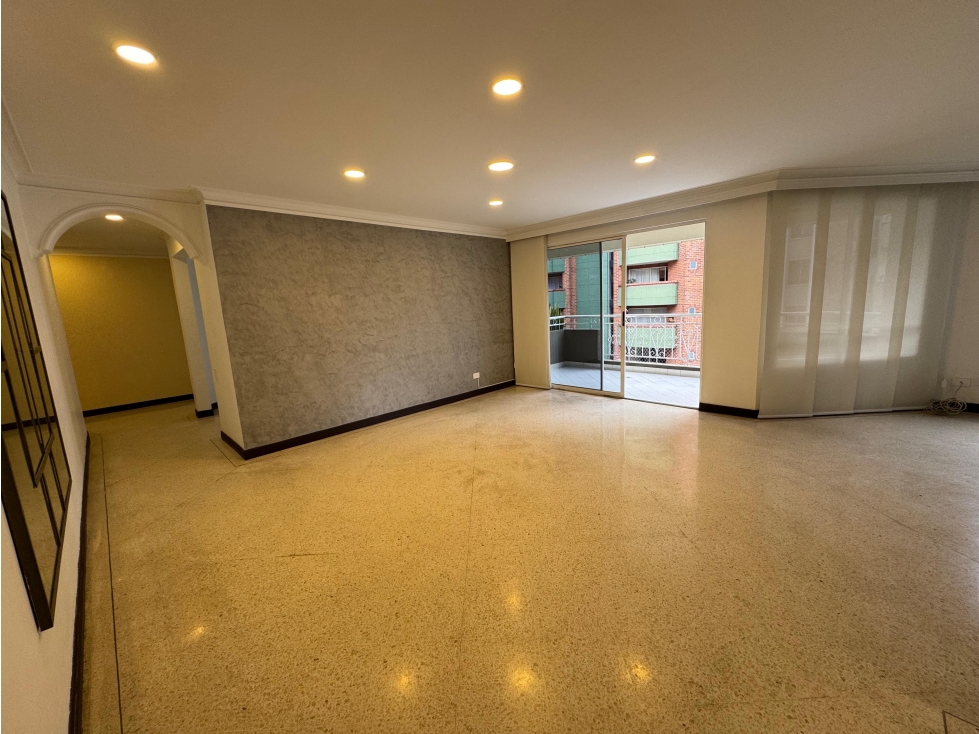 Apartamento en alquiler en laureles — foto 2