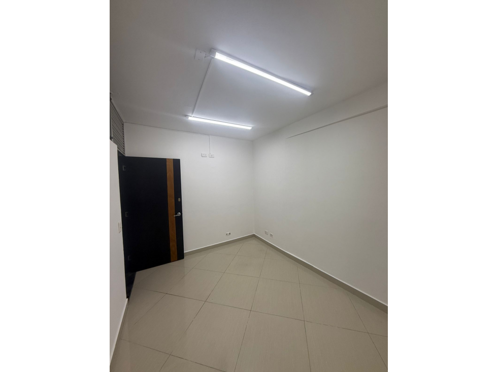 Oficina en alquiler en laureles — foto 5