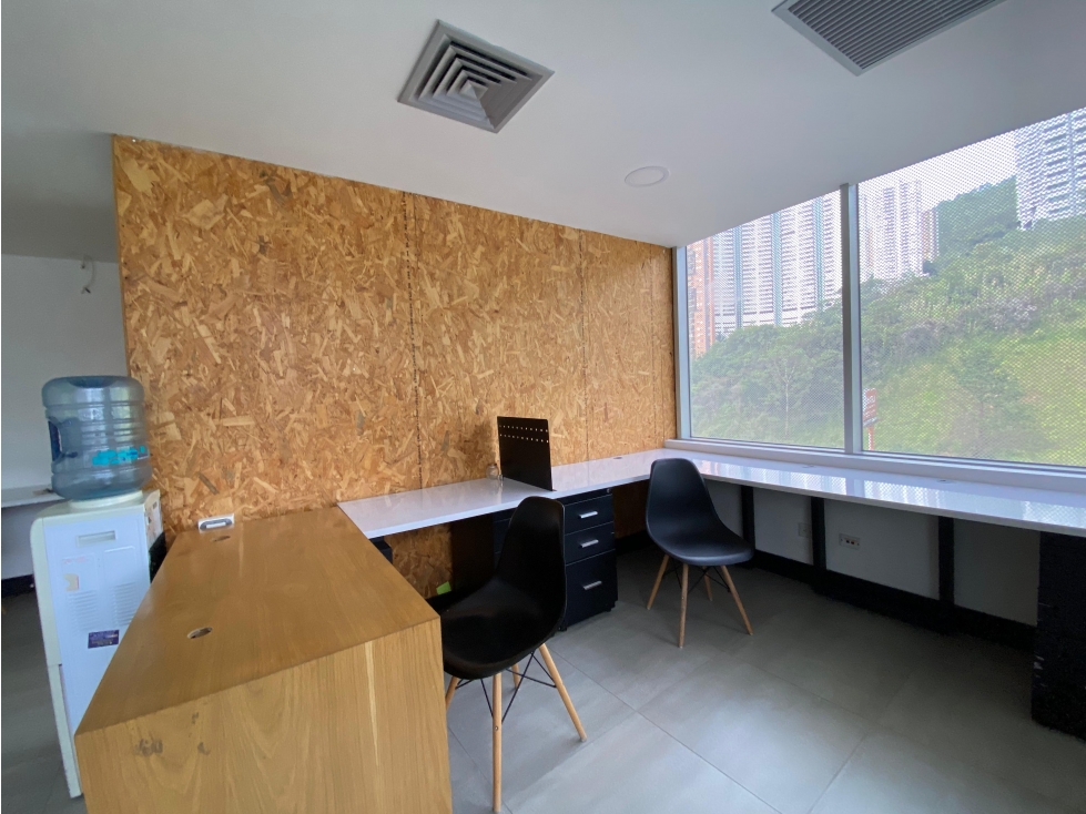 Arriendo oficina en el poblado