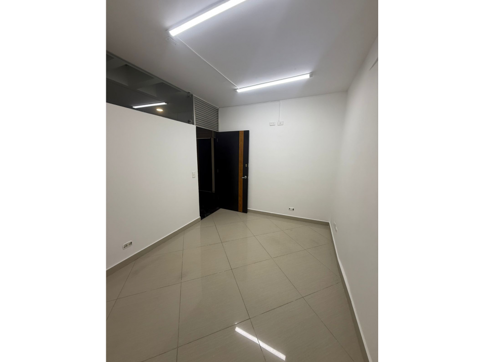 Oficina en alquiler en laureles — foto 6