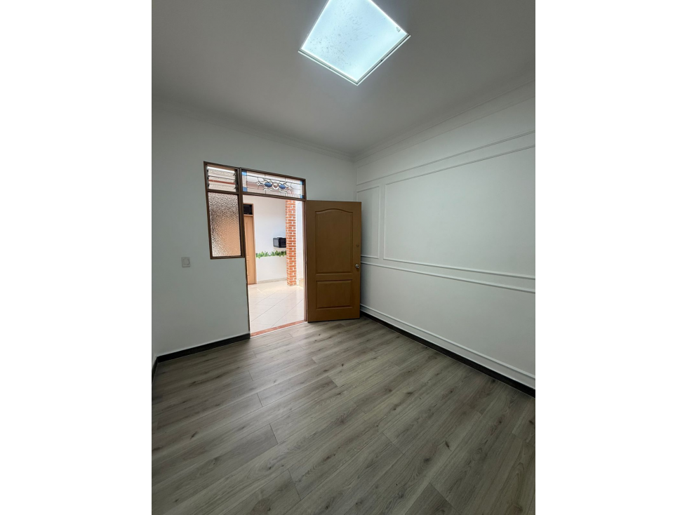 Oficina en alquiler en Laureles — foto 2