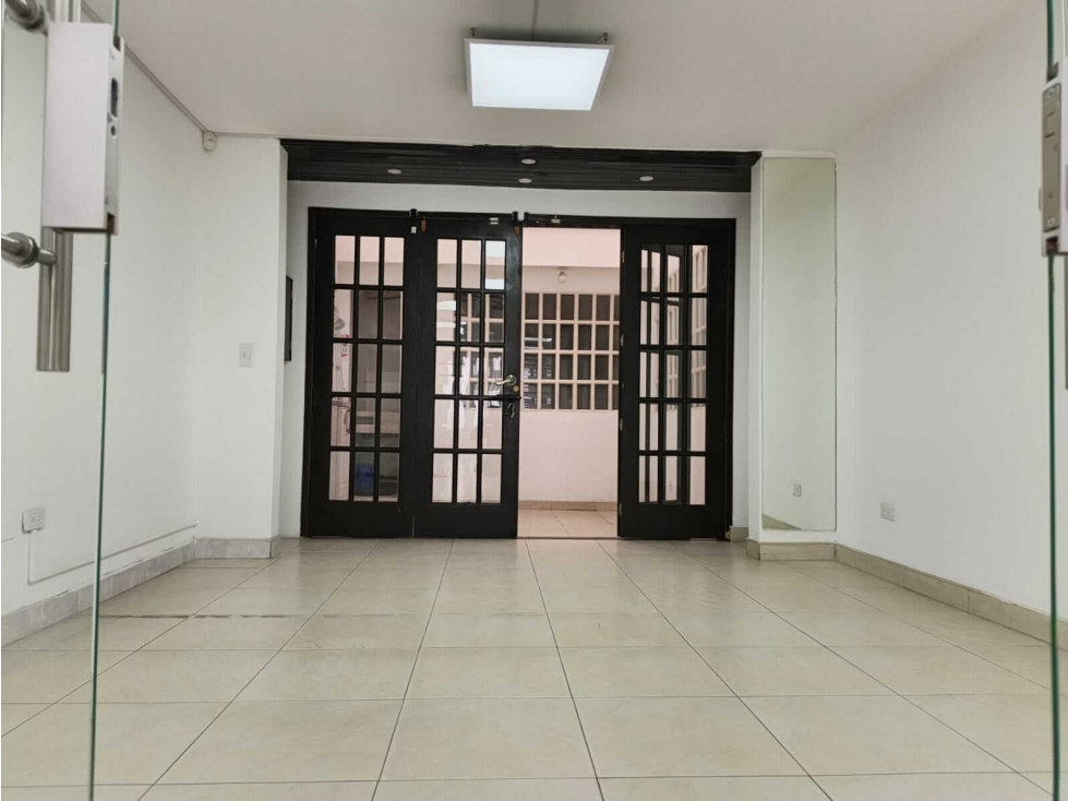Local en Arriendo en Salitre El Greco 69 M2