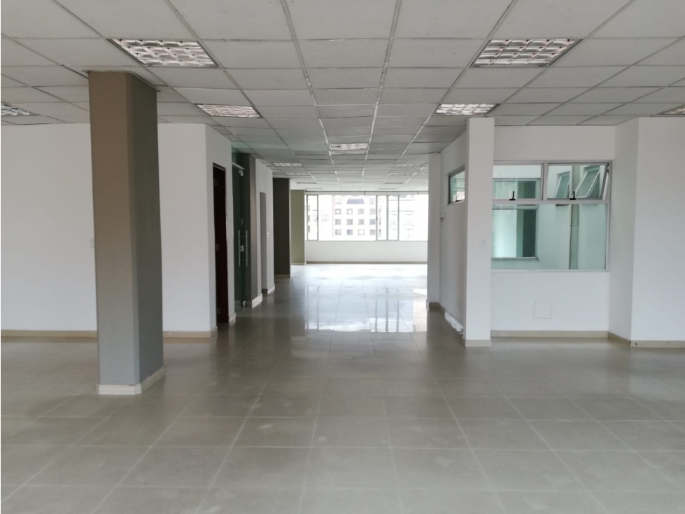Oficina en Arriendo en Bogotá D.C. - Santa Maria Del Lago — foto 4
