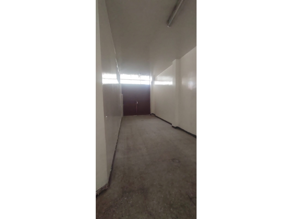 VENDO BODEGA INDUSTRIAL TOBERIN