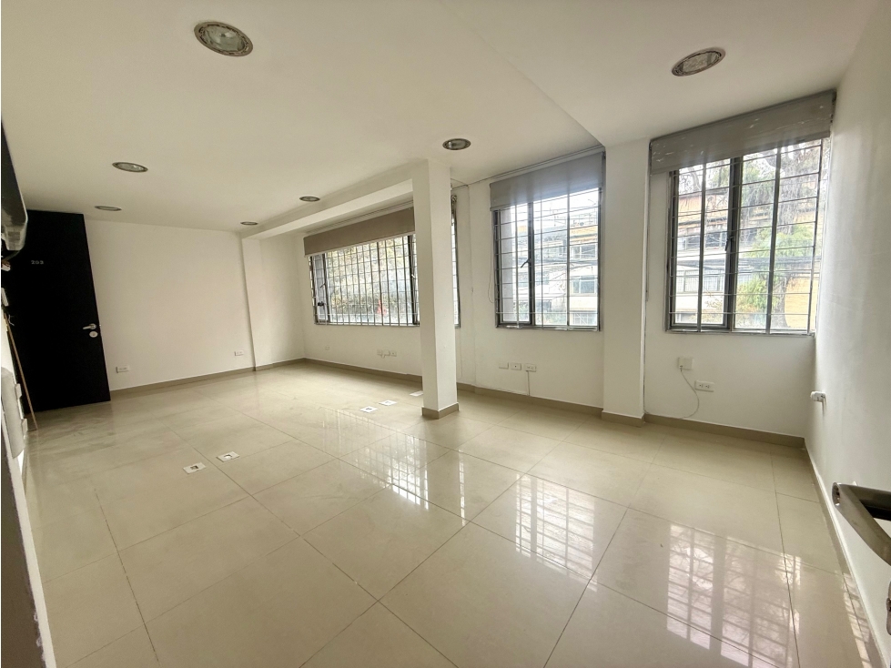 OFICINA EN ARRIENDO CALLE 78 CON 13 — foto 2