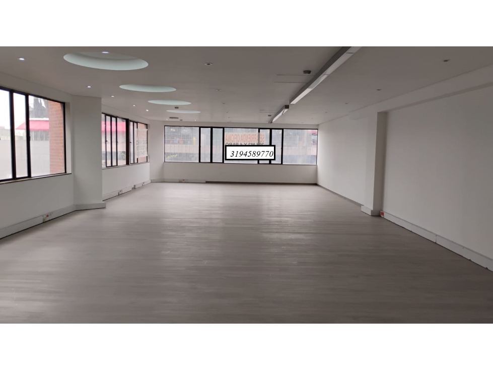 Oficina en Arriendo en Bogotá D.C. - Avenida Chile — foto 2