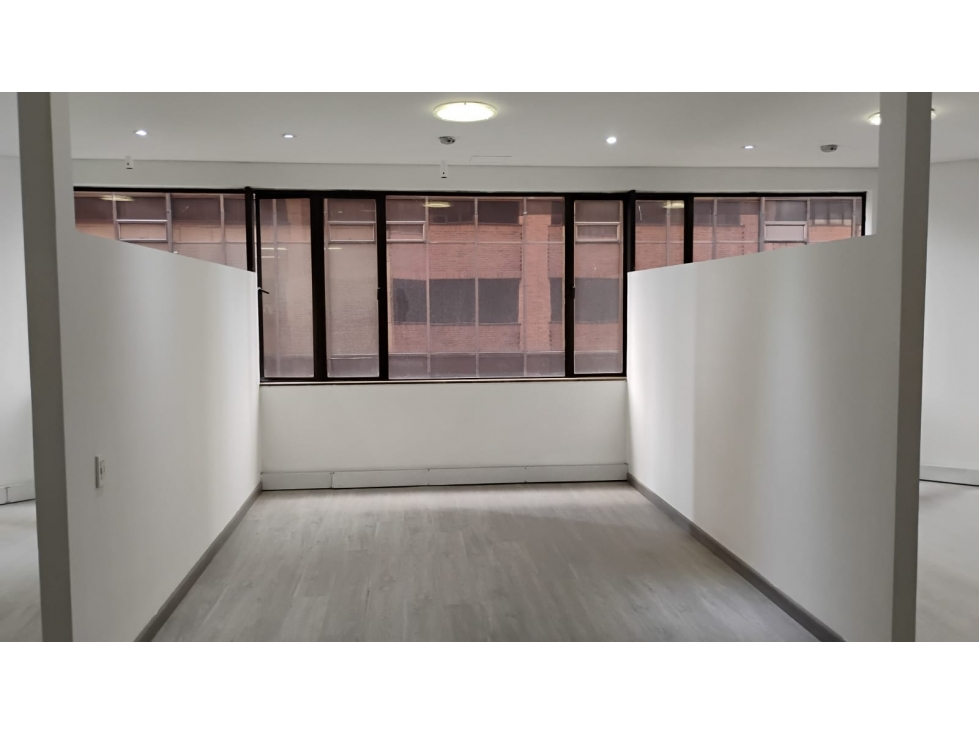Oficina en Arriendo en Bogotá D.C. - Avenida Chile — foto 6