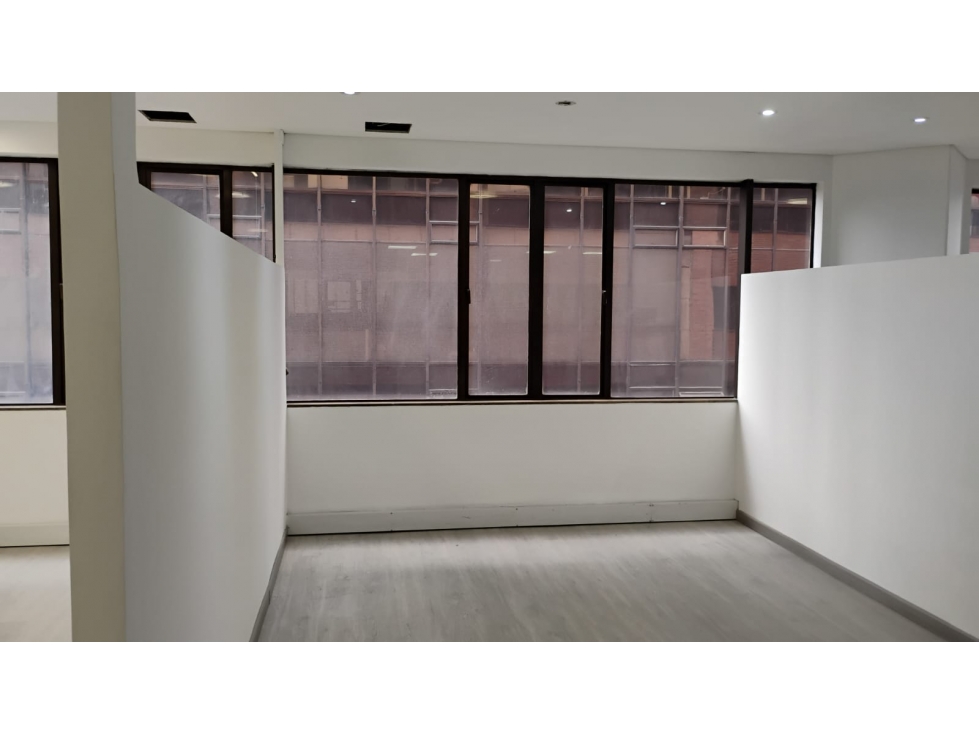 Oficina en Arriendo en Bogotá D.C. - Avenida Chile — foto 4