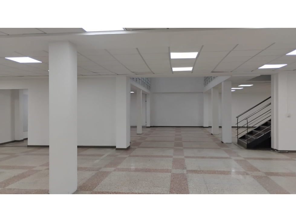 ARRIENDO BODEGA OFICINAS TOBERIN — foto 2