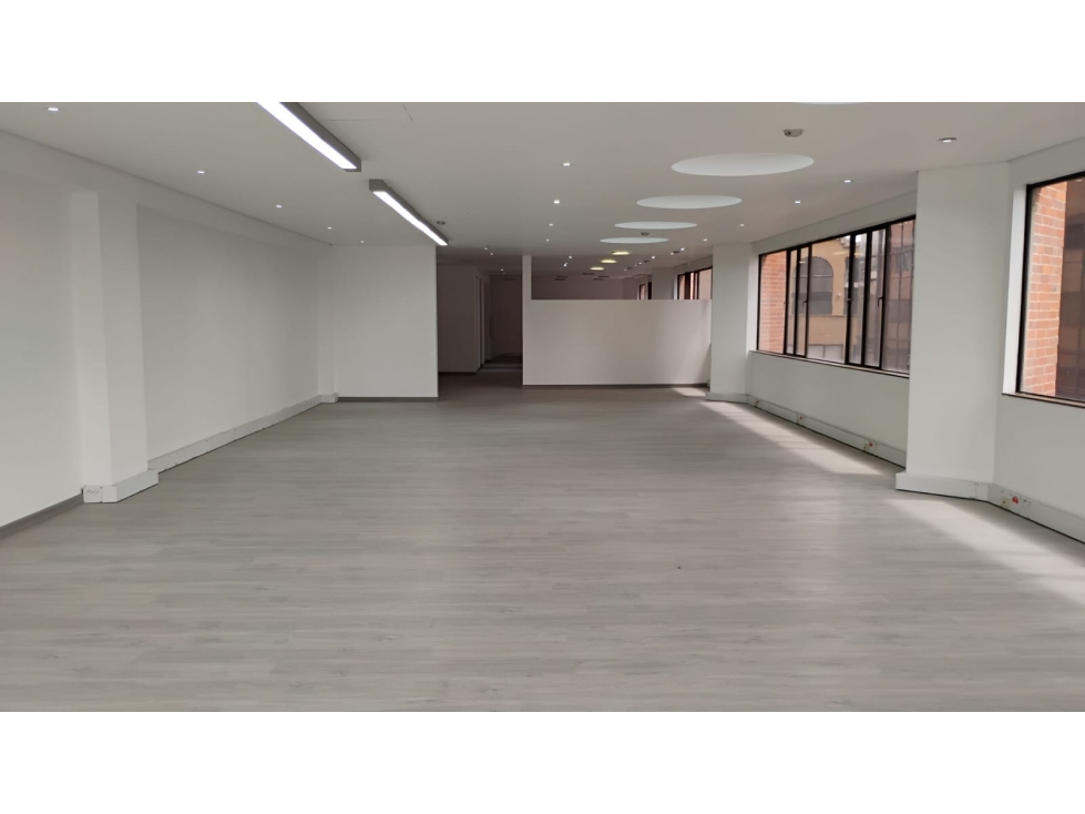 Oficina en Arriendo en Bogotá D.C. - Avenida Chile