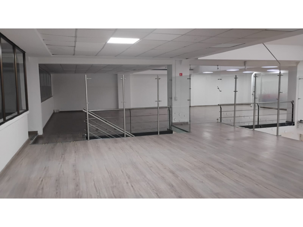 ARRIENDO BODEGA OFICINAS TOBERIN — foto 3