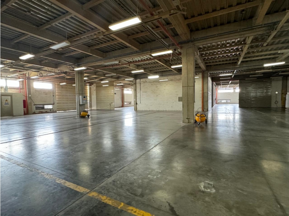 ARRIENDO GRAN BODEGA INDUSTRIAL SOPO - 2