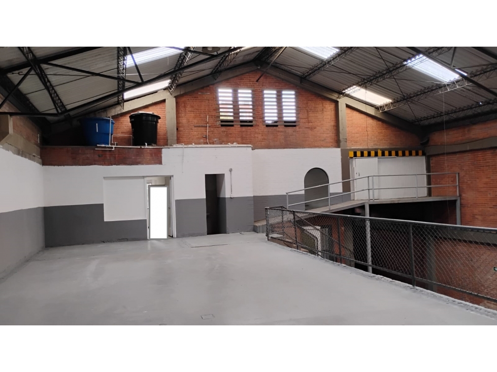 ARRIENDO BODEGA TOBERIN
