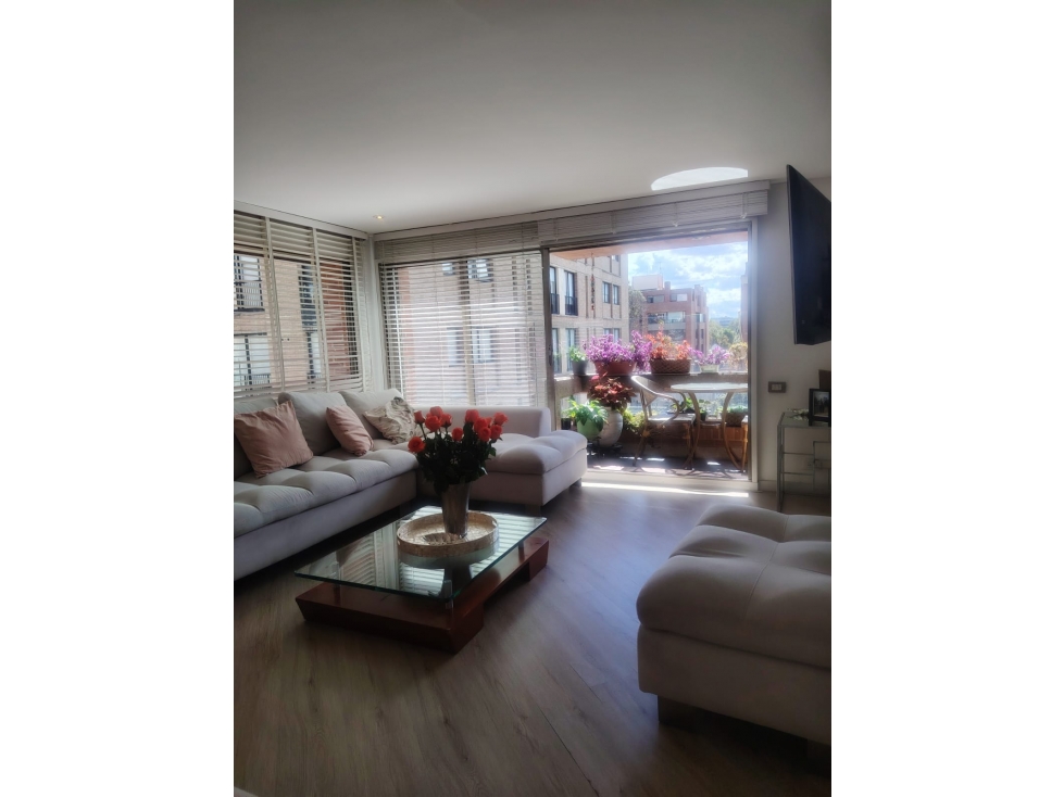ARRIENDO-VENDO AMPLIO APARTAMENTO CHICO