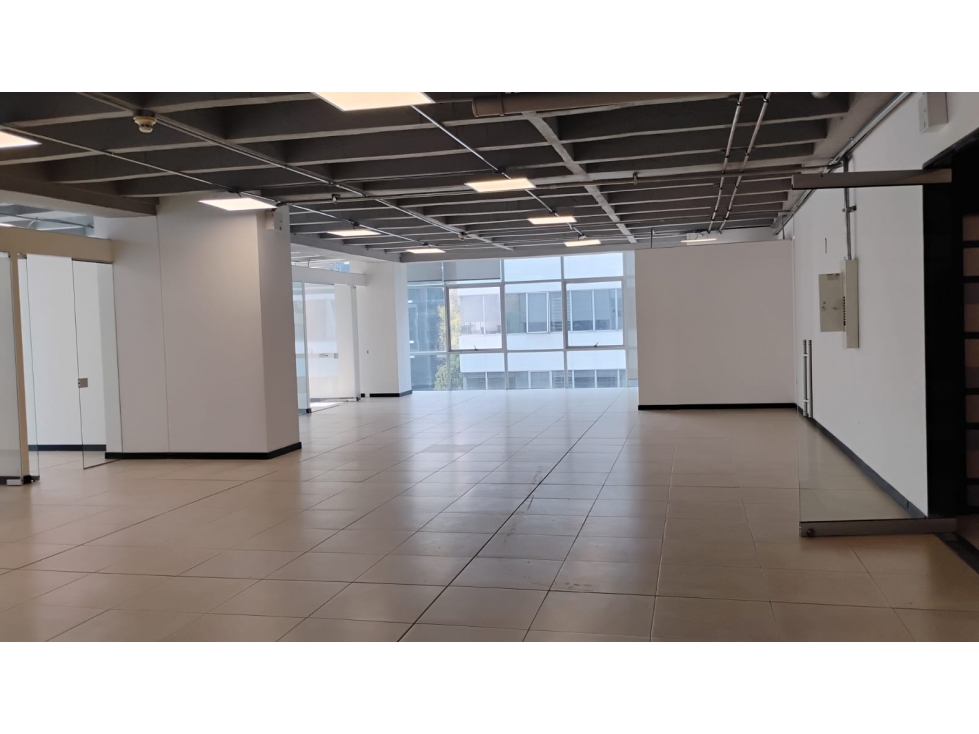 ARRIENDO VENDO OFICINA CHICO ADECUADA